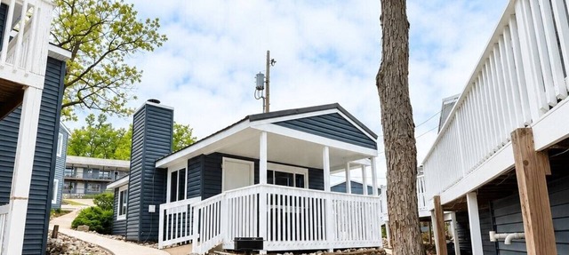 Charming Cottage 6 at Alhonna Resort in Lake Ozark