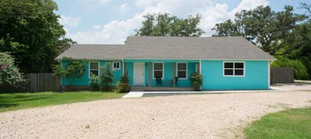 Charming Double Master Luxury Home with a convenient short drive to everything! in Manchaca