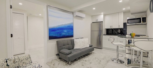Charming Miami Design District Cottage 1BR/1BA- Free Parking- Hot Tub in Miami
