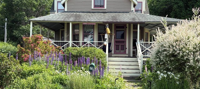 Classic turn of the century Maine cottage in Portland