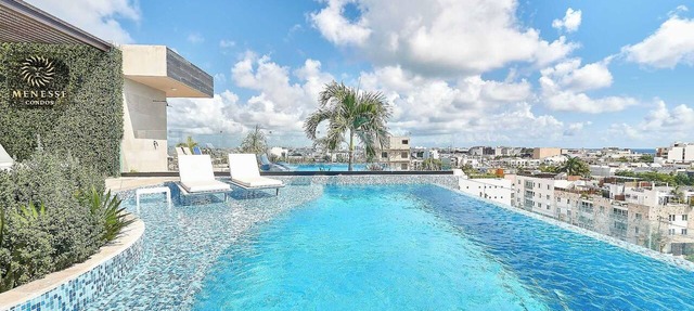 Coastal escape w/rooftop pool, gym & beach walk in Playa del Carmen