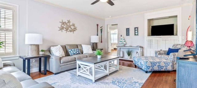 Coconut Beach House: 4BR Pool Home in Clearwater in Clearwater Beach