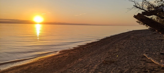 Come, relax in our cottage on the shores of Lake Huron in Goderich