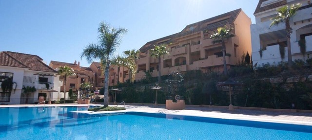 Comfortable apartment with sea view -5 pools - WIFI in Manilva