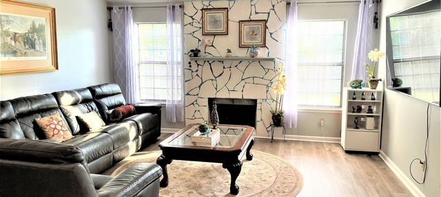 Comfortable & Quiet Home Near Beach, Mayo, walk to Shopping Great for long stays in Jacksonville