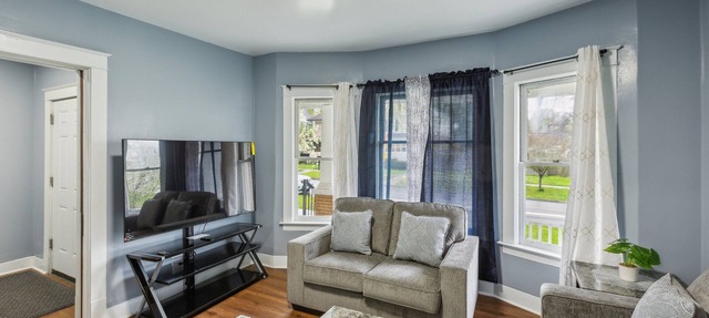 Comfy 3br Flat Close To The Falls 3 Bedroom Apts in Niagara Falls