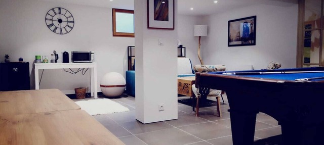 Complete accommodation with home cinema, pool table and private terrace. in Neuvecelle