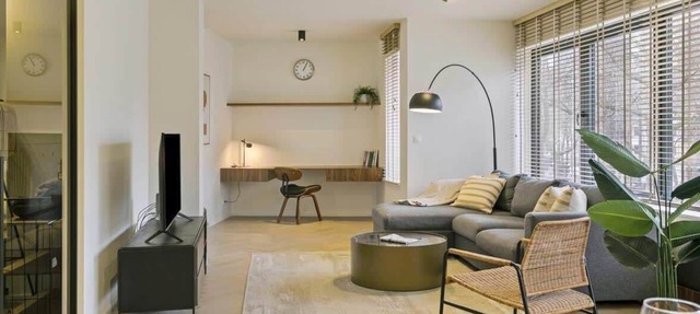 Contemporary Antwerp Comfort: Stylish 2-BR in Antwerpen
