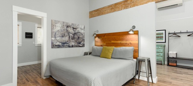 Contemporary Chic │West Side │Walk Everywhere │Hot Tub │One Block to River in Bend