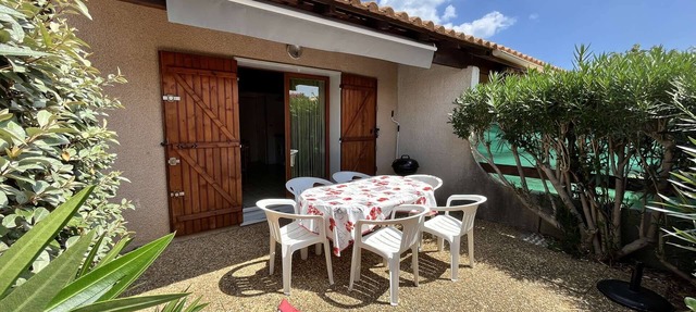 Corner villa located, secured residence with pool, airco in living room, for 5 persons, at only. in PORTIRAGNES