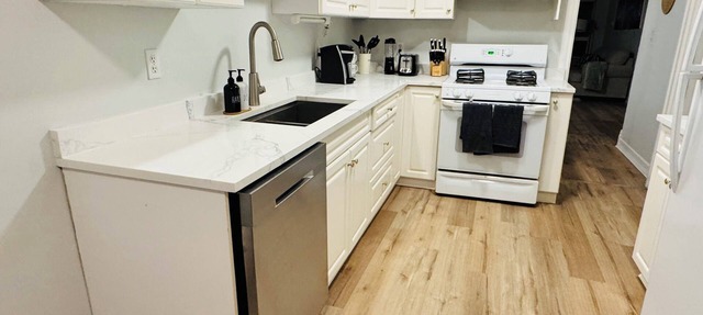 Cozy 2 bed 2 bath suite close to hiking trials, short drive to Victoria downtown in Victoria