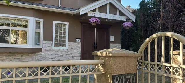 Cozy 2BR in West Side Kitchen & Living in Vancouver