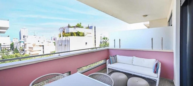 Cozy 2BR with Balcony and Mamad on Dizzengoff by HolyGuest in Tel Aviv