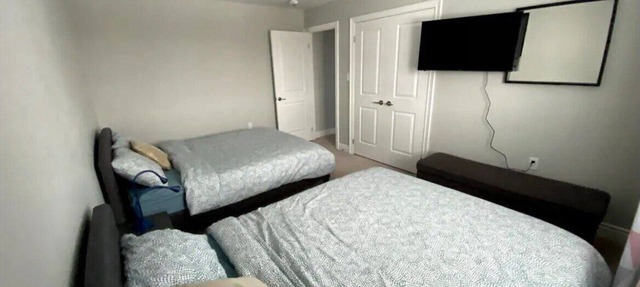 Cozy 3 bedroom home perfect for small gatherings in Barrie