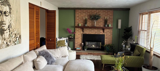 Cozy 3BR Retreat in Monroeville – 15 Miles from Pittsburgh in Monroeville