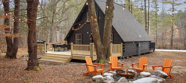 Cozy A-Frame Cabin by Pond with Fire Pit in Private Woods in Cairo