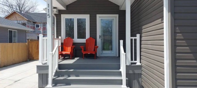 Cozy cottage steps from beautiful Lake Erie w/Hot tub. Wine, dine and unwind! in Essex