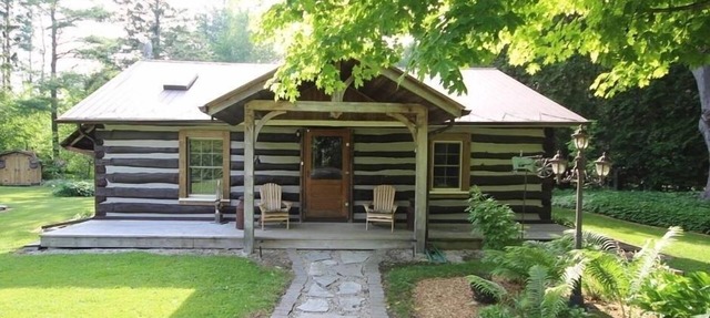Cozy Log Cabin - Walk to Lake Huron! in Goderich