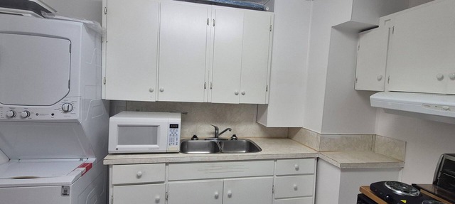 Cozy & Neat 1BR Suite– 5min Walk to Ksyen Reg Hosp | Ideal for Nurses & Visitors in Terrace