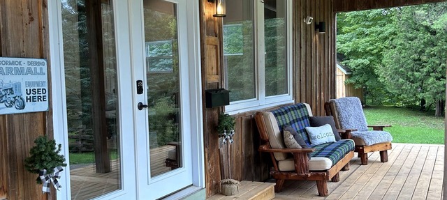 Cozy Retreat at the Flesherton Mill. Waterfall and River included;-) n in Flesherton