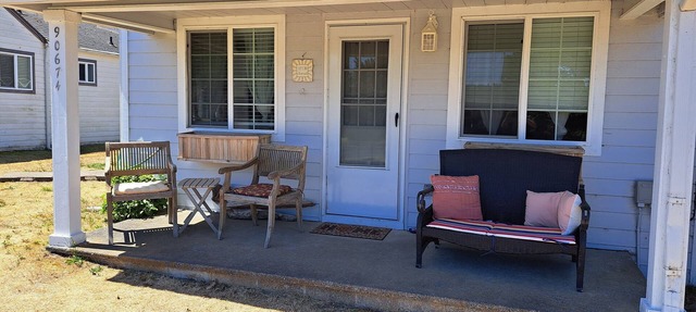 Cozy Sunset Beach Cottage By Lake and Ocean, Peaceful Setting *Wi-Fi* in Warrenton