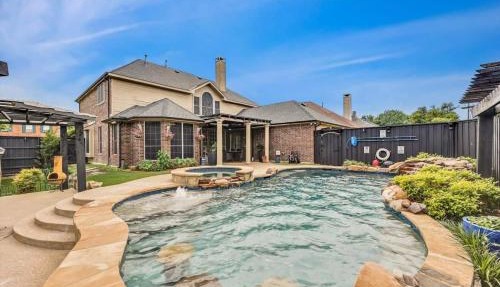 Creekside Charm w Pool Backyard Oasis Patio in Plano