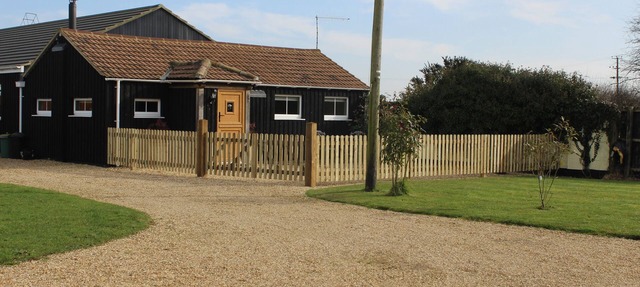 DAIRY COTTAGE. Delightful luxury rustic cottage nr New Forest and South Coast. in Fordingbridge