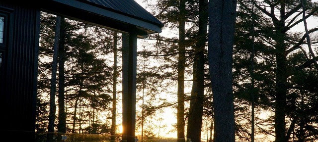 Deer Lake Onyx - Modern Waterfront Cottage in Sundridge