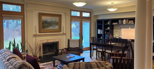 Delightful Downtown Ithaca Home & Garden for extended stays in Ithaca