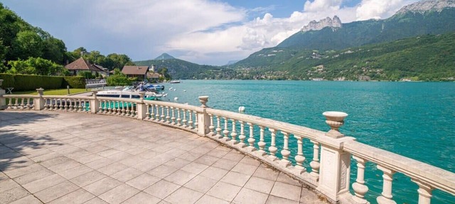 Duplex apartment with balcony on the lake classified 3 stars in Duingt