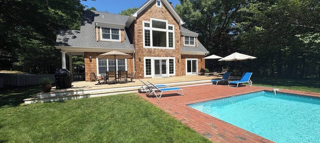 East Hampton- Beautiful 4 Bedroom Home, Large Heated Pool, Private Backyard in East Hampton