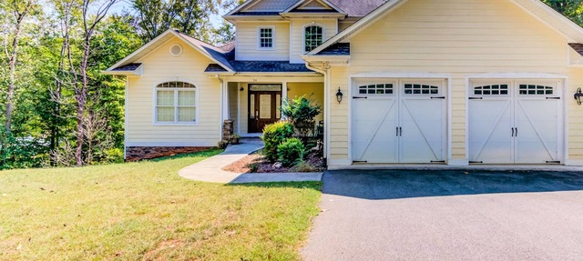 Edelweiss - Lakefront home with view, private dock, pool table, 3 primary suites in Moneta