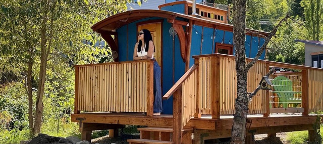 Enchanted Gypsy Wagon · Cozy Forest Hideaway with Private Deck in Nelson