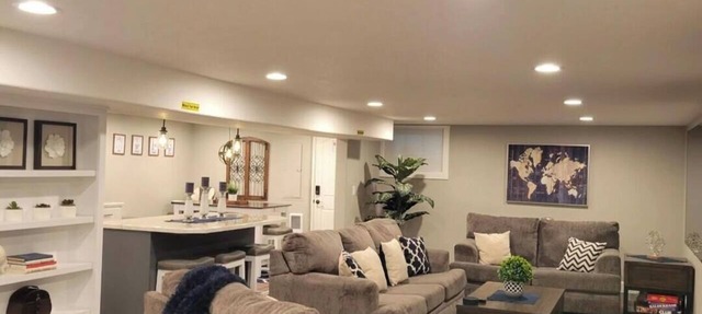 Entire Guest Unit - Cool Canby Crib-Full Basement in Canby