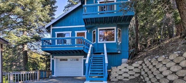 Epic Winter Cabin Retreat in Crestline with Hot Tub! in Crestline