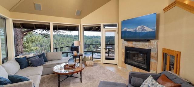 EV Charger-Private Hot Tub-25 mins to Mt Bachelor-5 mins to Old Mill in Bend