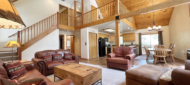 Evergreen Escape - 4 bedroom, loft, 2.5 bath home, quiet neighborhood in Tahoma