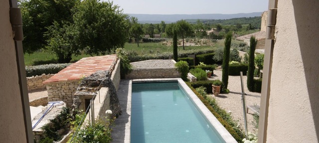 Exceptional 19th century hamlet house, quiet, landscaped garden, swimming pool in Gordes