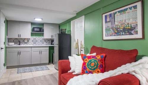 Exceptional & Central, Garden Suite, Top Amenities & Care! in Central Islip