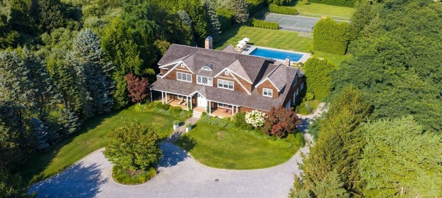 Expansive Bridgehampton Estate on almost 3 acres, Private Pool and Tennis,. in Bridgehampton