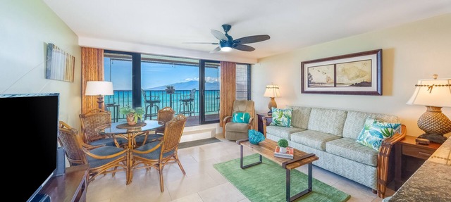 Expansive, ocean-view condo with heated pool & sunset-view lanai in Lahaina