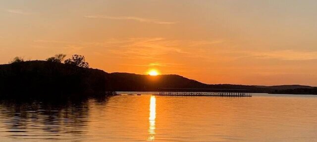 Experience Dockside Living on Table Rock Lake w/Easy Walk-In Access, Dog-Friendly & Free Tickets in Hollister