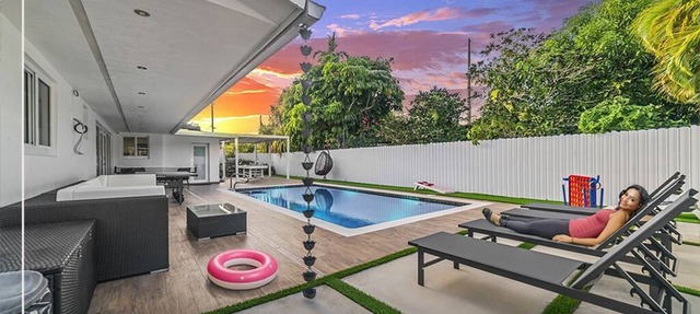 Family Retreat: Pool, Games & Private Apartment in Miami