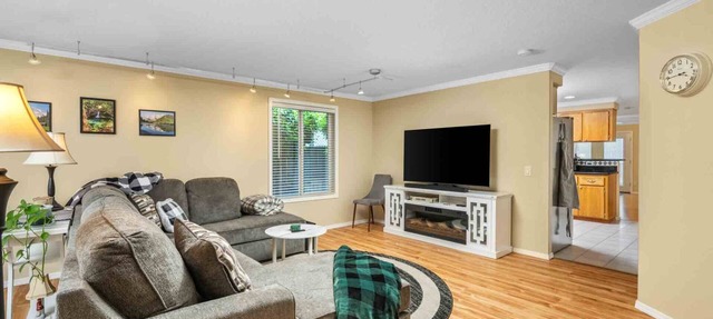 Fantastic Single Level Ranch Layout, Fenced Backyard w/Large Deck, New Decor and Furnishing in Hillsboro