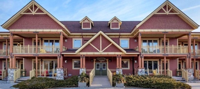 Fireside Mountain Retreat w/Hot Tubs & Balcony l Near Blue Mountain Village in Blue Mountains