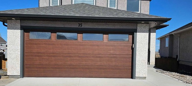 Flamingo Home! A family-friendly home with 4 bedrooms and 3 bathrooms. in Winnipeg