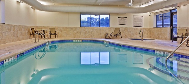 Free Breakfast Buffet. Pool & Hot Tub. Gym Access. in West Seneca
