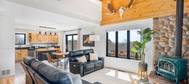 Freshly Remodeled Cabin w/stunning Lake Views in Two Harbors