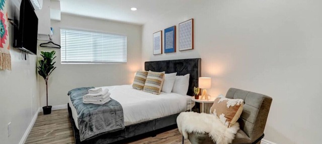 Freshly Updated Studio in Alhambra + EV Charger in Alhambra