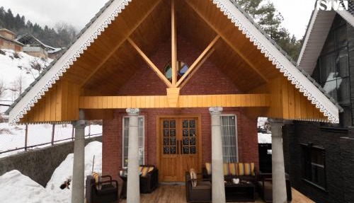 Frozen Fall at Dewdrop Cottages by StayVista - 2BHK with Sports Turf & Gazebo in Gulmarg